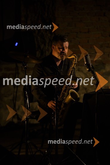  Jure Pukl, glasbenikNa pragu nevidnega, predstava ob jubileju Lutkovnega gledališča Maribor