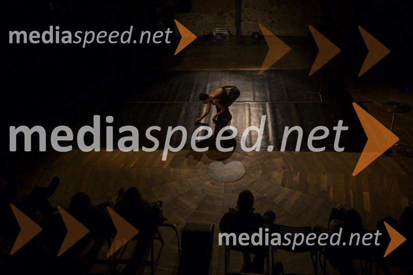  Urška Centa, plesalka flamenkaNa pragu nevidnega, predstava ob jubileju Lutkovnega gledališča Maribor