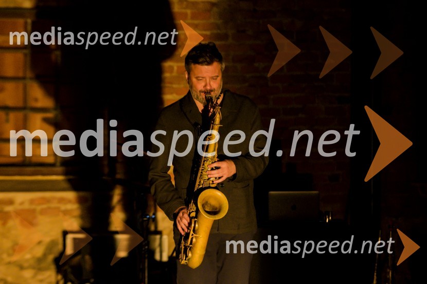  Jure Pukl, glasbenikNa pragu nevidnega, predstava ob jubileju Lutkovnega gledališča Maribor