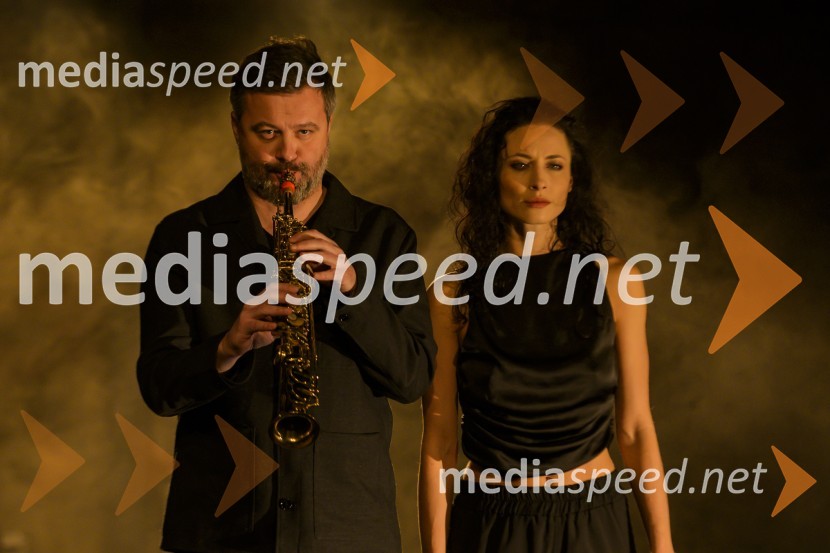  Jure Pukl, glasbenik;  Urška Centa, plesalka flamenkaNa pragu nevidnega, predstava ob jubileju Lutkovnega gledališča Maribor