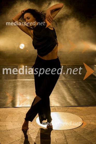  Urška Centa, plesalka flamenkaNa pragu nevidnega, predstava ob jubileju Lutkovnega gledališča Maribor