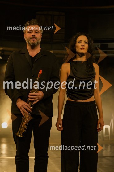  Jure Pukl, glasbenik;  Urška Centa, plesalka flamenkaNa pragu nevidnega, predstava ob jubileju Lutkovnega gledališča Maribor