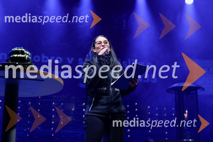  Saša Zadnik, novinarkaTradicionalni prižig prazničnih luči na občinski praznik MOK