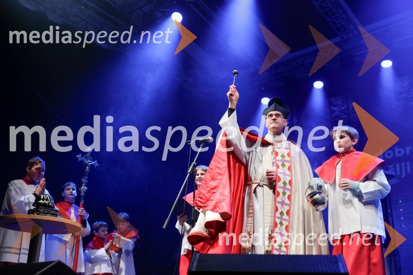  doc. dr. Andrej  Naglič, župnik v Kranju;  ... Tradicionalni prižig prazničnih luči na občinski praznik MOK