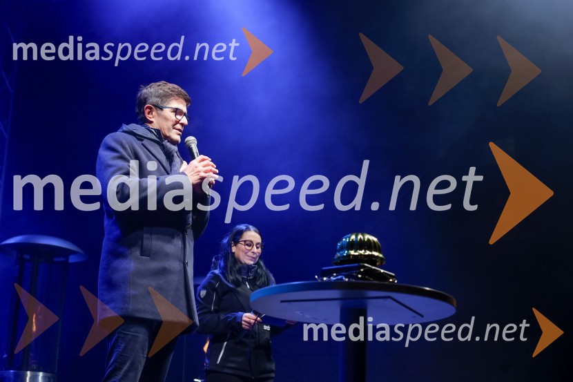  Matjaž Rakovec, župan Mestne občine Kranj;  Saša Zadnik, novinarkaTradicionalni prižig prazničnih luči na občinski praznik MOK