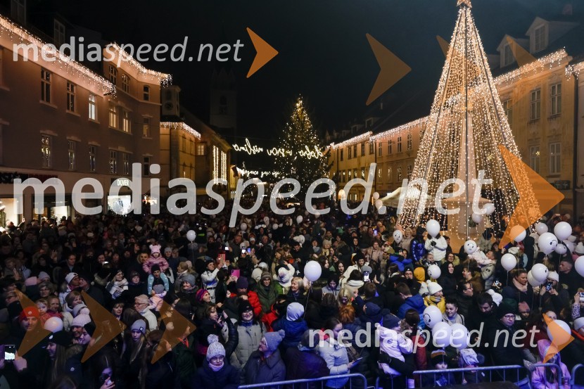 Tradicionalni prižig prazničnih luči na občinski praznik MOK