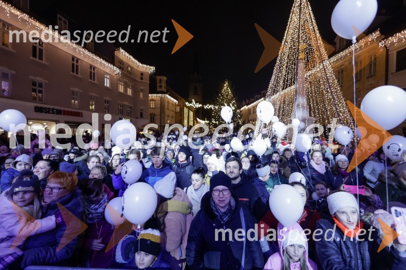Tradicionalni prižig prazničnih luči na občinski praznik MOK