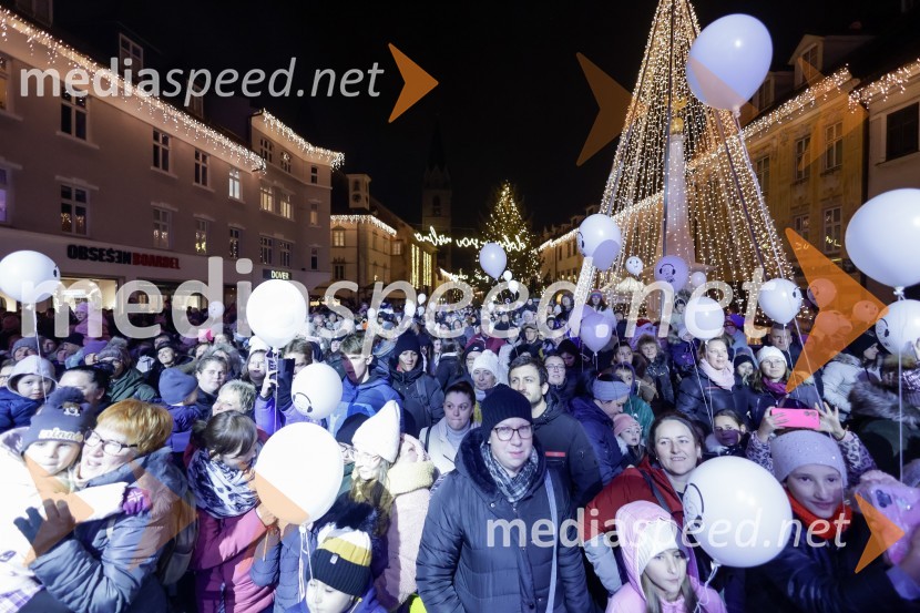 Tradicionalni prižig prazničnih luči na občinski praznik MOK