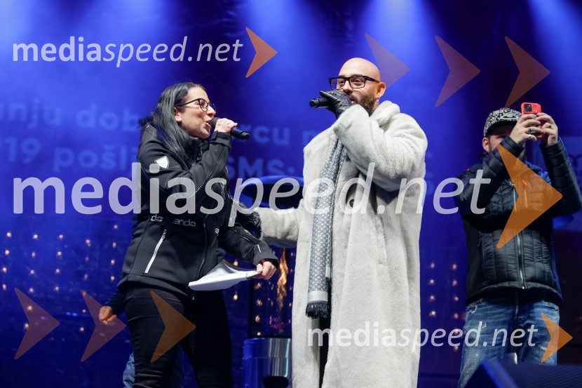  Saša Zadnik, novinarka;  Tilen Lotrič, pevecTradicionalni prižig prazničnih luči na občinski praznik MOK