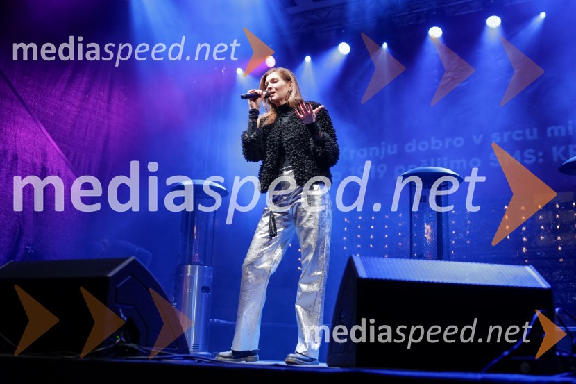  Manca  Špik, pevkaTradicionalni prižig prazničnih luči na občinski praznik MOK