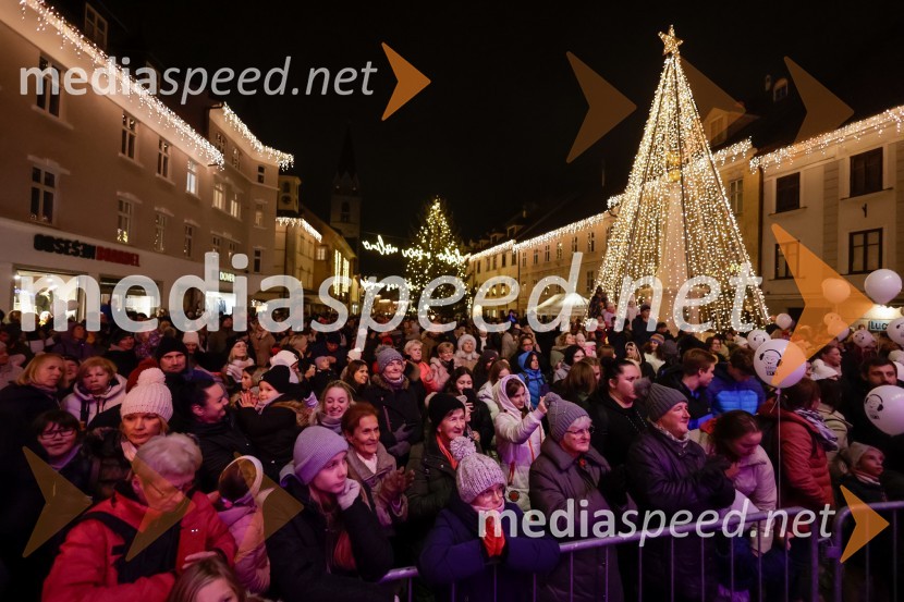 Tradicionalni prižig prazničnih luči na občinski praznik MOK