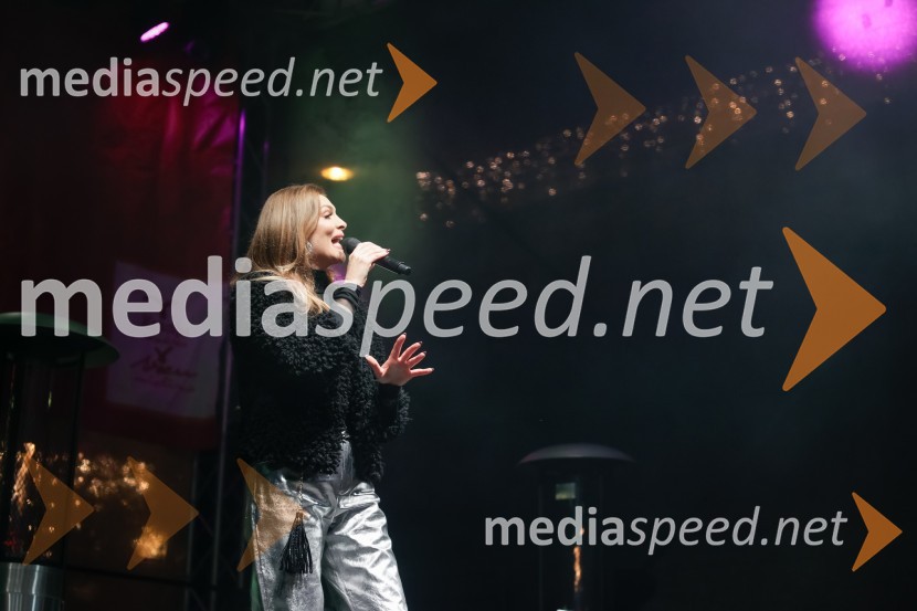  Manca  Špik, pevkaTradicionalni prižig prazničnih luči na občinski praznik MOK