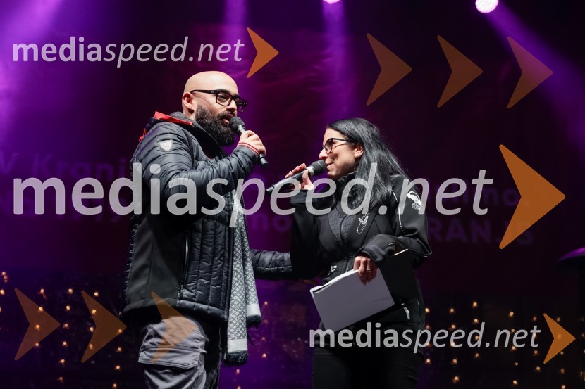  Tilen Lotrič, pevec;  Saša Zadnik, novinarkaTradicionalni prižig prazničnih luči na občinski praznik MOK