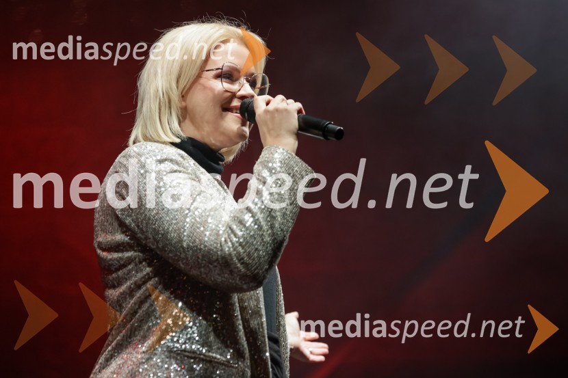  Darja Gajšek, pevka, voditeljicaTradicionalni prižig prazničnih luči na občinski praznik MOK