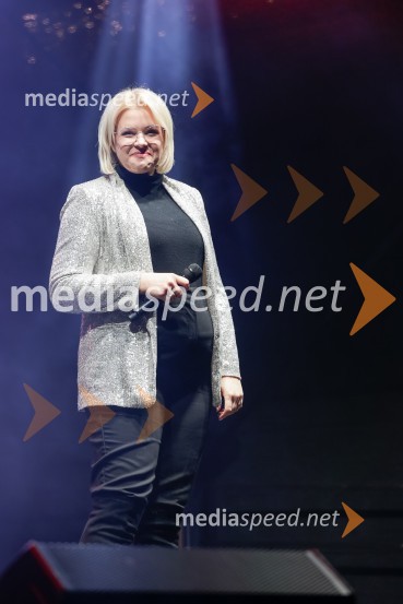  Darja Gajšek, pevka, voditeljicaTradicionalni prižig prazničnih luči na občinski praznik MOK