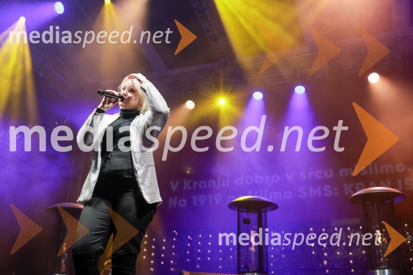  Darja Gajšek, pevka, voditeljicaTradicionalni prižig prazničnih luči na občinski praznik MOK