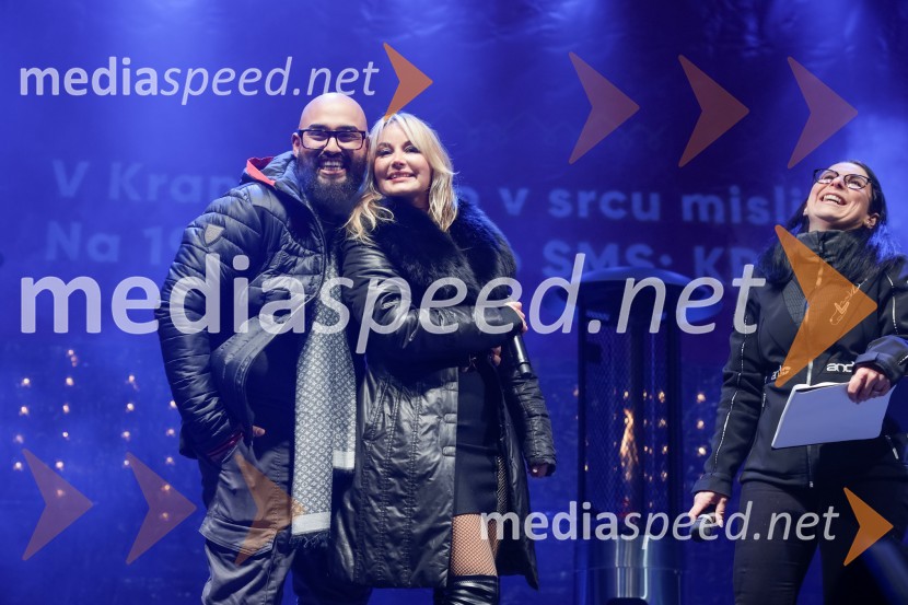  Tilen Lotrič, pevec;  Saša Lendero, pevka, voditeljicaTradicionalni prižig prazničnih luči na občinski praznik MOK