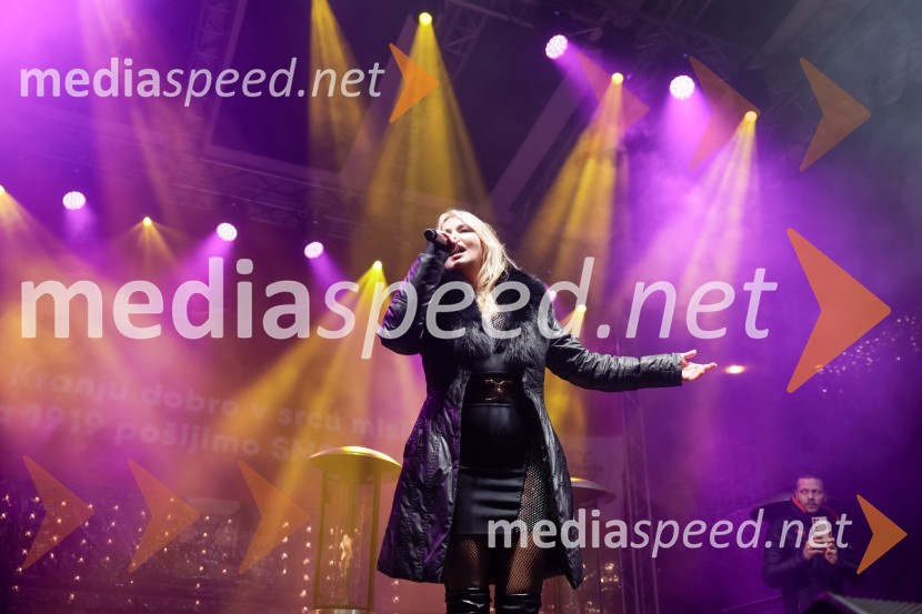  Saša Lendero, pevka, voditeljicaTradicionalni prižig prazničnih luči na občinski praznik MOK