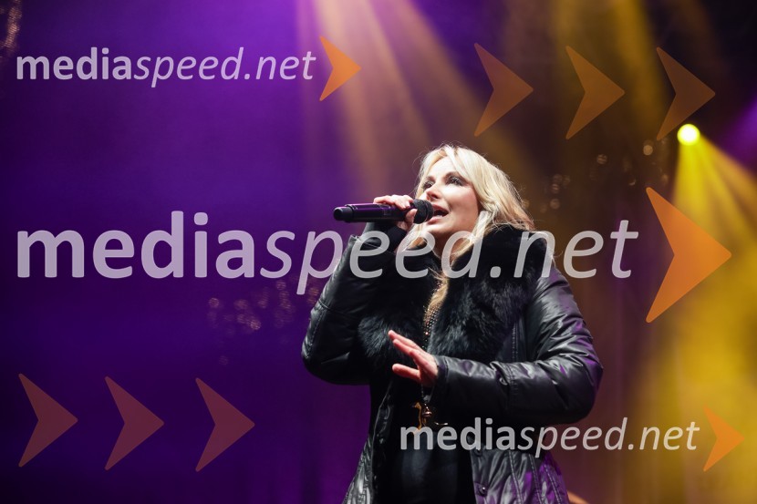  Saša Lendero, pevka, voditeljicaTradicionalni prižig prazničnih luči na občinski praznik MOK