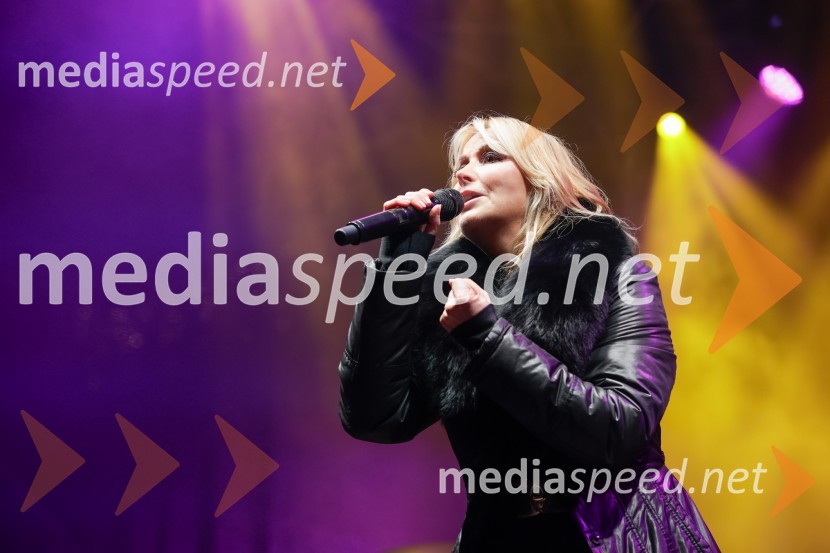  Saša Lendero, pevka, voditeljicaTradicionalni prižig prazničnih luči na občinski praznik MOK