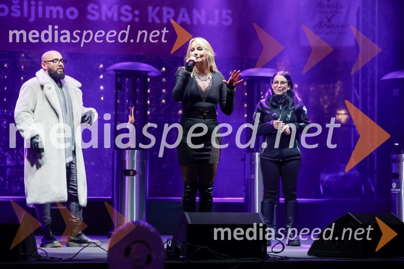  Tilen Lotrič, pevec;  Nuška Drašček, pevka;  Saša Zadnik, novinarkaTradicionalni prižig prazničnih luči na občinski praznik MOK