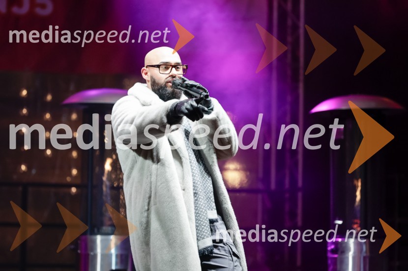  Tilen Lotrič, pevecTradicionalni prižig prazničnih luči na občinski praznik MOK