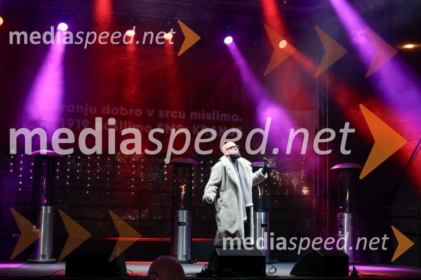  Tilen Lotrič, pevecTradicionalni prižig prazničnih luči na občinski praznik MOK