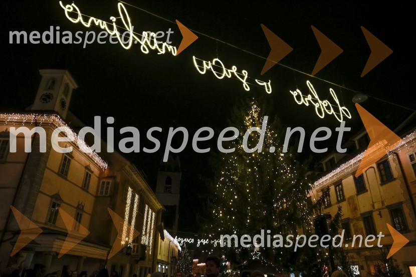 Tradicionalni prižig prazničnih luči na občinski praznik MOK