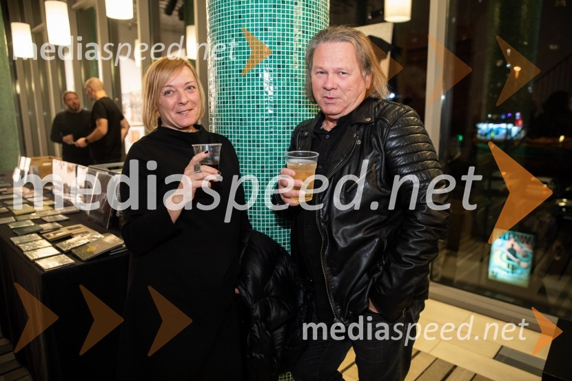  Darja Žontar;  Tomaž Žontar, vodja razvoja storitev in inovacij, Europlakat d.o.o.Izštekanih 10: Elevators z Big Bandom RTV Slovenija in gosti