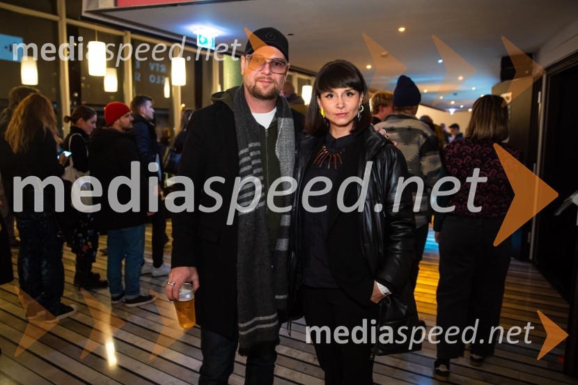  Tomi Meglič, glasbenik, pevec skupine Siddharta;  Cassie Kagen, frizerkaIzštekanih 10: Elevators z Big Bandom RTV Slovenija in gosti