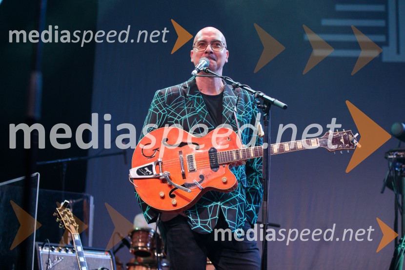  Robert Pikl, kitarist, skupina ManoucheIzštekanih 10: Elevators z Big Bandom RTV Slovenija in gosti