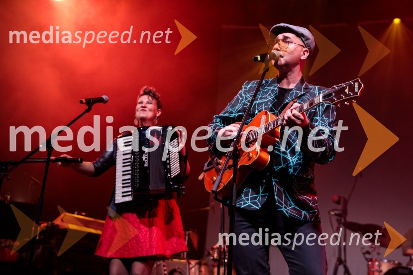  Petra Trobec, glasbenica, skupina Manouche;  Robert Pikl, kitarist, skupina ManoucheIzštekanih 10: Elevators z Big Bandom RTV Slovenija in gosti