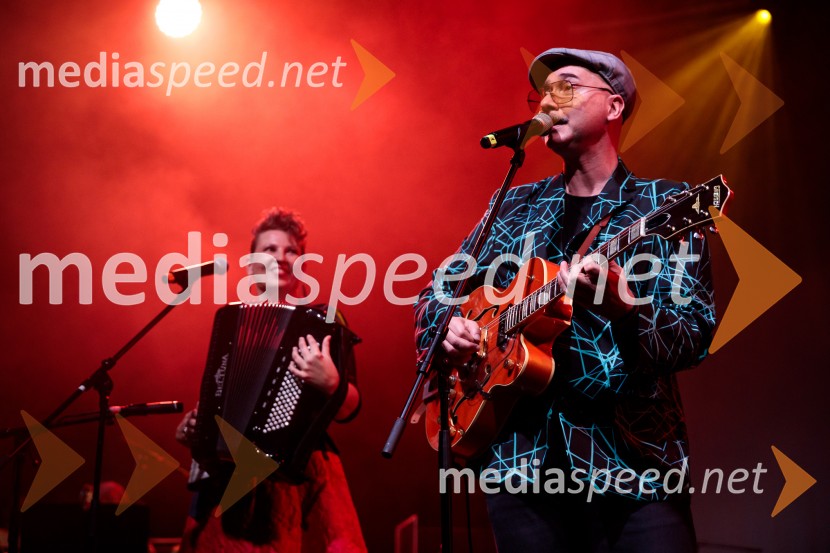  Petra Trobec, glasbenica, skupina Manouche;  Robert Pikl, kitarist, skupina ManoucheIzštekanih 10: Elevators z Big Bandom RTV Slovenija in gosti