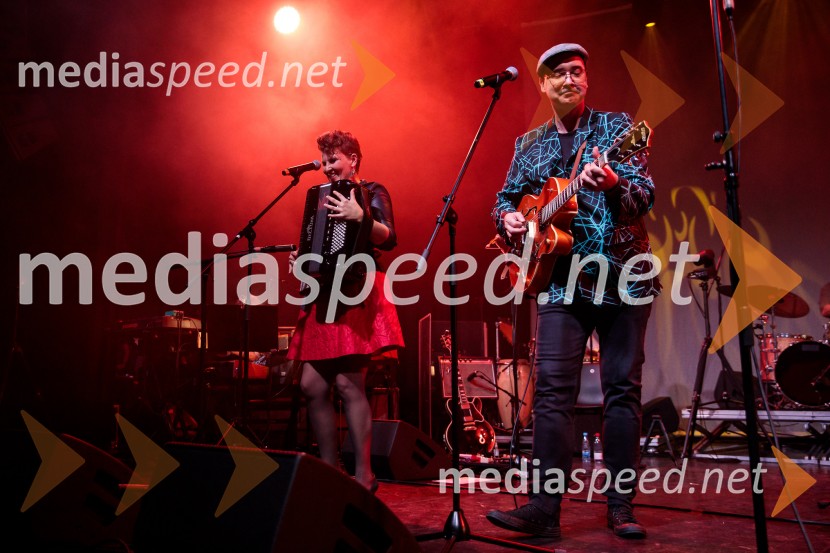  Petra Trobec, glasbenica, skupina Manouche;  Robert Pikl, kitarist, skupina ManoucheIzštekanih 10: Elevators z Big Bandom RTV Slovenija in gosti