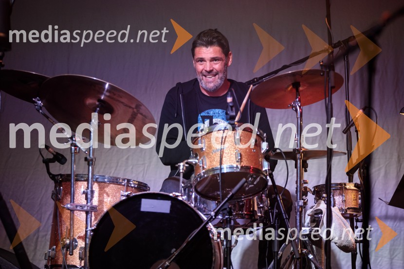  David  Kovšca – Buda, pevec skupine Elvis JacksonIzštekanih 10: Elevators z Big Bandom RTV Slovenija in gosti