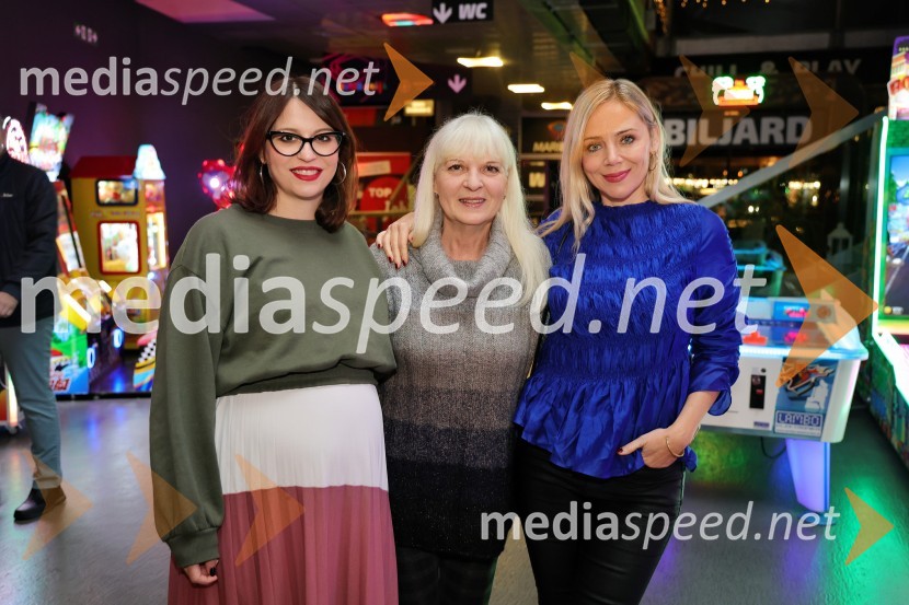  ... ;  ... ;  Katarina Čas, igralkaPremiera filma Pa tako lep dan je bil s Katarino Čas v Mariboxu