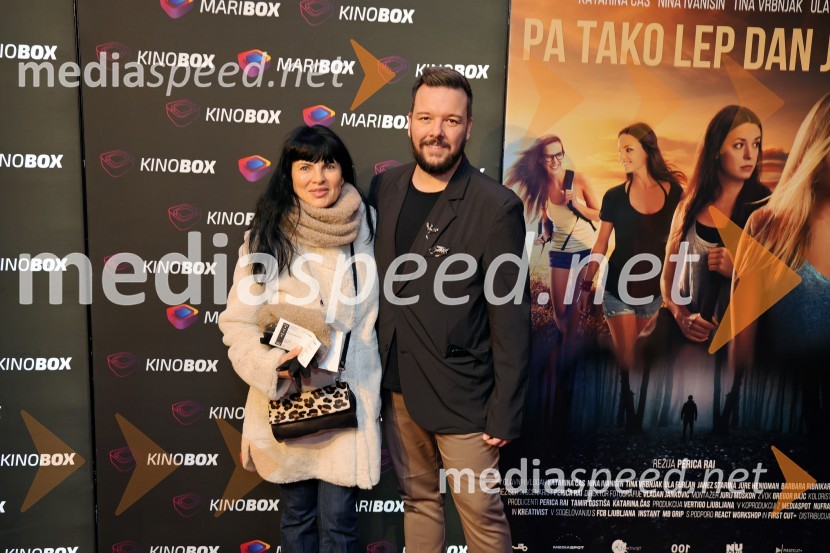 mag.  Helena  Cvikl, predavateljica na Fakulteti za turistične študije;  Denis Bende Živčec, novinar, VečerPremiera filma Pa tako lep dan je bil s Katarino Čas v Mariboxu