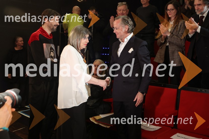  Tomaž Mihelič - Marlenna, član skupine Sestre;  Svetlana Makarovič, pisateljica;  David Sluga, odvetnikPodelitev plakete ob Prešernovi nagradi Svetlani Makarovič