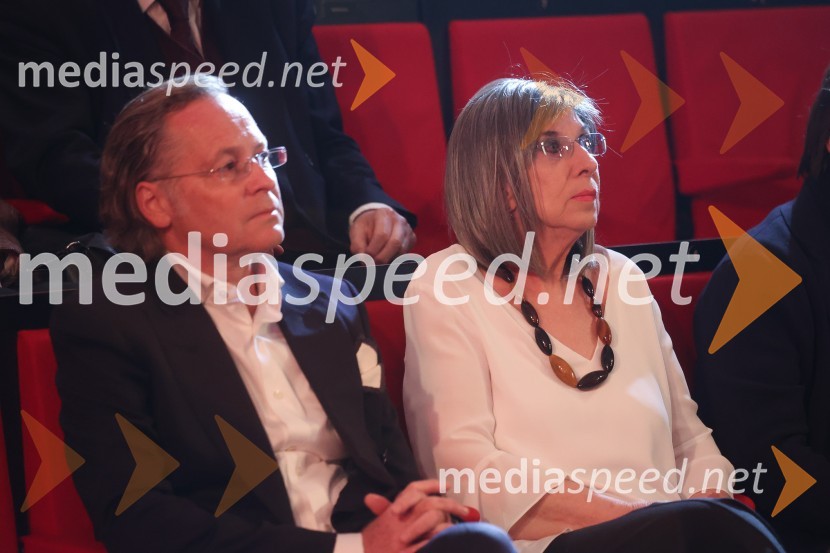  David Sluga, odvetnik;  Svetlana Makarovič, pisateljicaPodelitev plakete ob Prešernovi nagradi Svetlani Makarovič