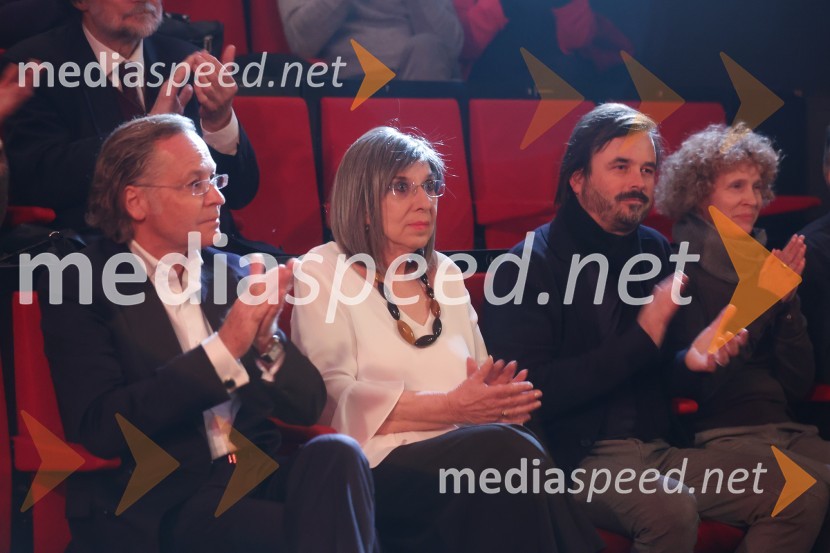  David Sluga, odvetnik;  Svetlana Makarovič, pisateljica;  Rok Žnidaršič, podžupan, Mestna občina Ljubljana in arhitekt;  ... Podelitev plakete ob Prešernovi nagradi Svetlani Makarovič