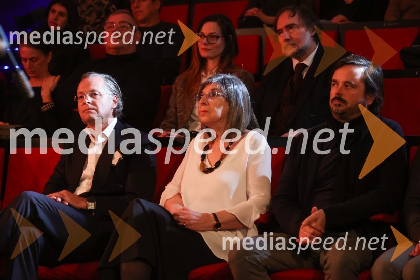  David Sluga, odvetnik;  Svetlana Makarovič, pisateljica;  Rok Žnidaršič, podžupan, Mestna občina Ljubljana in arhitektPodelitev plakete ob Prešernovi nagradi Svetlani Makarovič