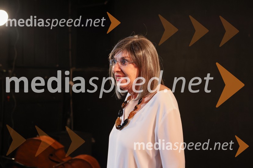  Svetlana Makarovič, pisateljicaPodelitev plakete ob Prešernovi nagradi Svetlani Makarovič