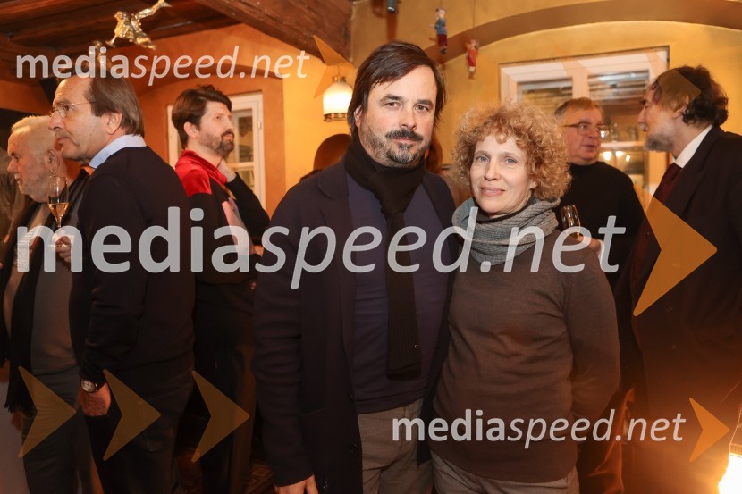  Rok Žnidaršič, podžupan, Mestna občina Ljubljana in arhitekt;  Jerneja Fischer Knap, arhitektka, MedprostorPodelitev plakete ob Prešernovi nagradi Svetlani Makarovič