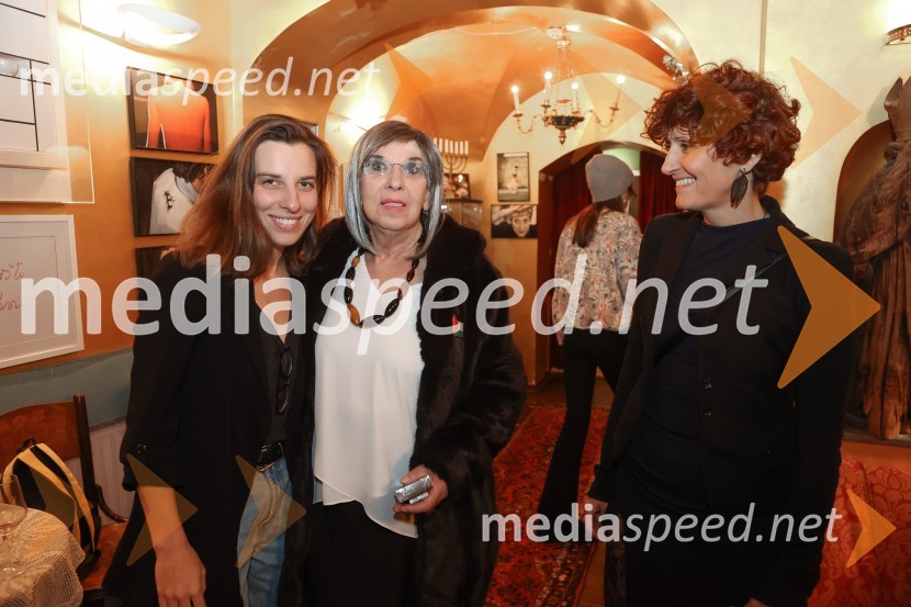  Tina Resman, igralka;  Svetlana Makarovič, pisateljica;  ... Podelitev plakete ob Prešernovi nagradi Svetlani Makarovič