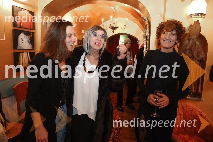  Tina Resman, igralka;  Svetlana Makarovič, pisateljica;  ... Podelitev plakete ob Prešernovi nagradi Svetlani Makarovič