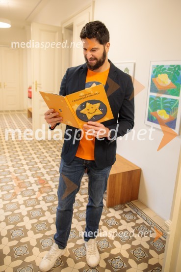 Nasmeškotek širi nasmehe