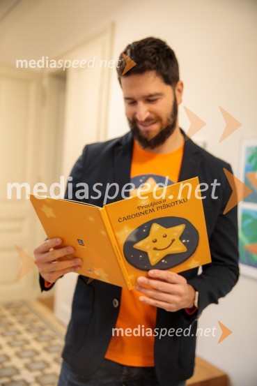 Nasmeškotek širi nasmehe