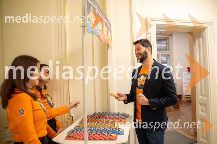 Nasmeškotek širi nasmehe