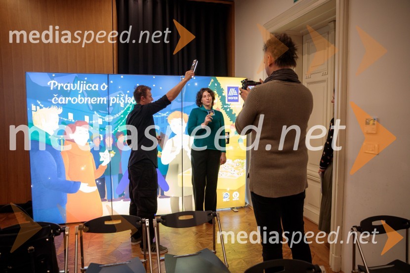 Nasmeškotek širi nasmehe