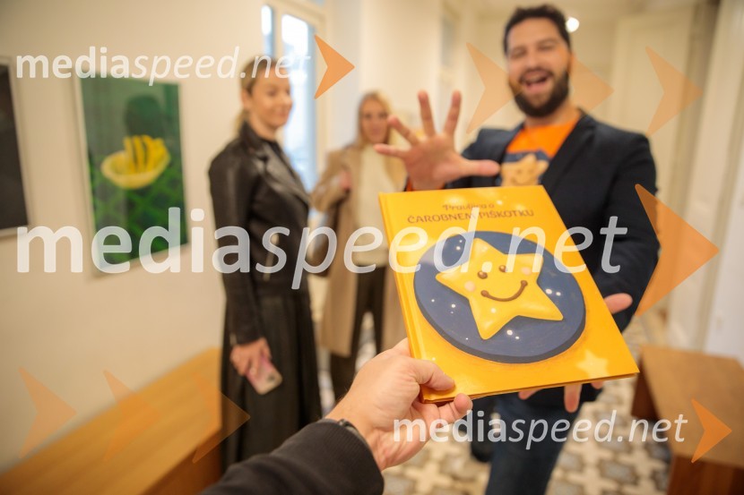 Nasmeškotek širi nasmehe